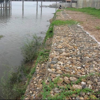 雷諾護(hù)墊河道防護(hù)石籠網(wǎng)